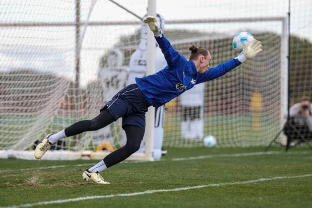 Til Rohde in Action beim Trainingslager SV Darmstadt 98 - in Valencia, El Saler am 06.01.25 in El Saler, Valencia xamx Foto: Alfio Marino