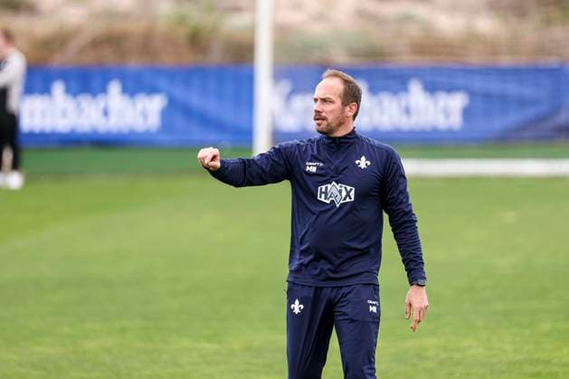 Co-Trainer Martin Heck gibt der Mannschaft Anweisungen beim Trainingslager SV Darmstadt 98 - in Valencia, El Saler am 06.01.25 in El Saler, Valencia xamx Foto: Alfio Marino