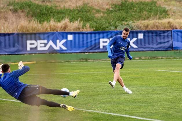 Philipp Förster in Action beim Trainingslager SV Darmstadt 98 - in Valencia, El Saler am 06.01.25 in El Saler, Valencia xamx Foto: Alfio Marino