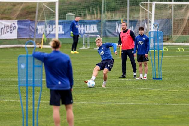 Andreas Müller in Action beim Trainingslager SV Darmstadt 98 - in Valencia, El Saler am 06.01.25 in El Saler, Valencia xamx Foto: Alfio Marino