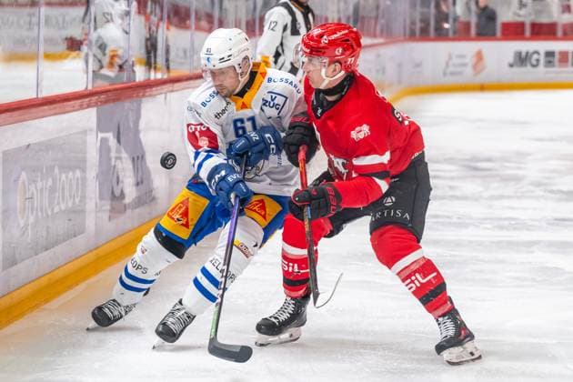 Sport Themen der Woche KW02 Sport Bilder des Tages NL : Lausanne Hockey Club - EV Zug 06.01.2025, Lausanne, Vaudoise Arena, NL: Lausanne Hockey Club - EV Zug. Sven Leuenberger (61, EV Zug), David Sklenicka (77, Lausanne Hockey Club) during the Swiss National League Ice hockey, Eishockey championship match between Lausanne Hockey Club and EV Zug the Monday 06.01.2025 at the Vaudoise Arena in Lausanne, Switzerland. Lausanne Vaudoise Arena Vaud Switzerland Copyright: xMediafabxPhotographyxFabricexDexGasperisx MEDIAFAB-HOCKEY-LHC-EVZ-06.01.2025-HOC_3688