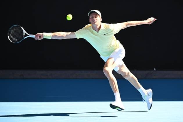 TENNIS AO CHARITY SINNER POPYRIN, Jannik Sinner of Italy plays a shot during the charity match between Jannik Sinner and Alexei Popyrin at Rod Laver Arena in Melbourne, Tuesday, January 7, 2025. ( NO ARCHIVING, EDITORIAL USE ONLY, NO USE IN BOOKS WITHOUT CONSENT MELBOURNE VICTORIA AUSTRALIA  Copyright: xJAMESxROSSx 20250107115412495749