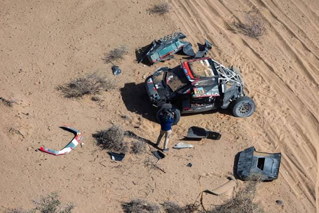 Sport Themen der Woche KW02 Sport Bilder des Tages DAKAR 2025 - STAGE 3 219 LOEB SÃ bastien (fra), LURQUIN Fabian (bel), Dacia, The Dacia Sandriders, FIA W2RC, Ultimate, action, accident, crash during the Stage 3 of the Dakar 2025 on January 7, 2025 between Bisha and Al Henakiyah, Saudi Arabia - Al HenakiyahSaudi Arabia  Copyright: xFLORENTxGOODENx