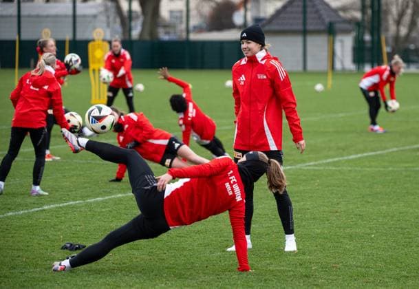 Sport Bilder des Tages Fußball, Frauen, Saison 2024 2025, 2. Bundesliga, 1. FC Union Berlin, Training, v. l. Charleen Niesler (1. FC Union), Nele Bauereisen (1. FC Union), 07.01. 2025, Copyright: xMatthiasxKochx
