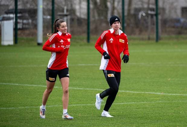 Fußball, Frauen, Saison 2024 2025, 2. Bundesliga, 1. FC Union Berlin, Training, v. l. Celine Frank (1. FC Union), Nele Bauereisen (1. FC Union), 07.01. 2025, Copyright: xMatthiasxKochx