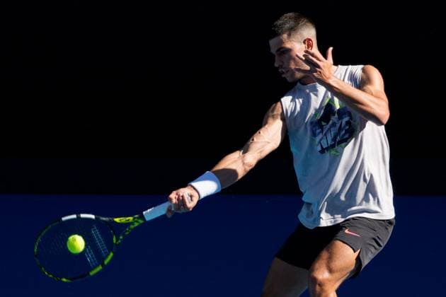 Tennis 2025: Australian Open Practice January 7, 2024: CARLOS ALCARAZ of Spain hits the ball in a practise session with NOVAK DJOKOVIC of Serbia prior to the start of the 2025 Australian Open in Melbourne, Australia. Sydney Low Cal Media(Credit Image: Â Sydney Low Cal Sport Media) Melbourne Victoria Australia EDITORIAL USE ONLY Copyright: xx ZUMA-20250107_faf_c04_007.jpg SydneyxLowx csmphotothree341890