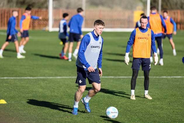 Clemens Riedel am Ball beim Trainingslager SV Darmstadt 98 - in Valencia, El Saler am 07.01.25 in El Saler, Valencia xamx Foto: Alfio Marino