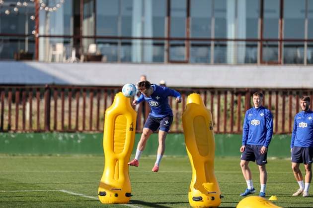 Kopfballtraining im Trainingslager SV Darmstadt 98 - in Valencia, El Saler am 07.01.25 in El Saler, Valencia xamx Foto: Alfio Marino