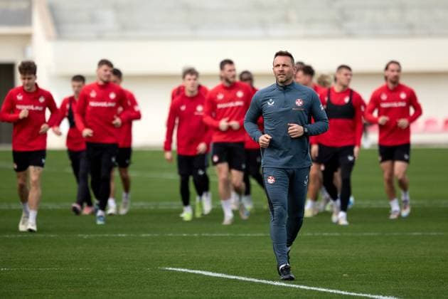 TRAINING GROUNDS, TA™ QALI, MALTA: JANUARY 7, 2025 1. FC Kaiserslautern athletic trainer Oliver Schäfer (front) leads his team soccer players during a training event at the Training Grounds, Ta™ Qali, Malta on January 7, 2025. The 2. Bundesliga German team is undergoing a week winter training camp in Malta as from January 3, 2025. 1. FC Kaiserslautern winter training camp in Malta 2025. MLT_FCK_2025