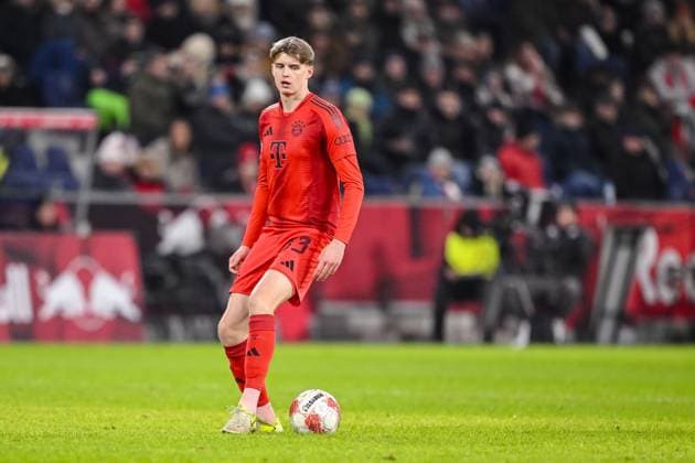 Grayson Dettoni (FC Bayern Muenchen) in Aktion, am Ball, Einzelaktion während des Freundschaftsspiels zwischen RB Salzburg und FC Bayern München in der Red Bull Arena am 6. Januar 2025 in Salzburg, Österreich. (Foto von Harry Langer DeFodi Images) +++ Grayson Dettoni (FC Bayern Muenchen) controls the Ball during the Friendly match between RB Salzburg and FC Bayern München at Red Bull Arena on January 6, 2025 in Salzburg, Austria. (Photo by Harry Langer DeFodi Images) Defodi-541_RBSFCB20250106_582 *** Grayson Dettoni FC Bayern Muenchen in action, on the ball, single action during the Friendly match between RB Salzburg and FC Bayern München at Red Bull Arena on January 6, 2025 in Salzburg, Austria Photo by Harry Langer DeFodi Images Grayson Dettoni FC Bayern Muenchen controls the Ball during the Friendly match between RB Salzburg and FC Bayern München at Red Bull Arena on January 6, 2025 in Salzburg, Austria Photo by Harry Langer DeFodi Images Defodi 541 RBSFCB20250106 582 Defodi-541