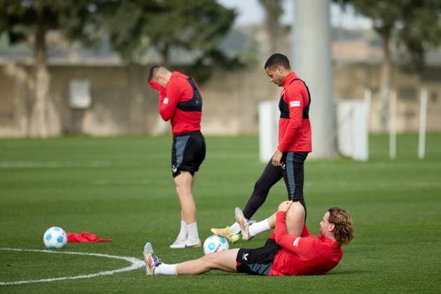 TRAINING GROUNDS, TA™ QALI, MALTA: JANUARY 7, 2025 1. FC Kaiserslautern soccer players train at the Training Grounds, Ta™ Qali, Malta on January 7, 2025. The 2. Bundesliga German team is undergoing a week winter training camp in Malta as from January 3, 2025. 1. FC Kaiserslautern winter training camp in Malta 2025. MLT_FCK_2025