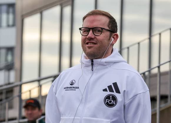 06.01.2025 - Fussball - 2. Fussball-Bundesliga - Saison 2024 2025 - 1. FC Nürnberg FCN ( Club ) - Trainingslager Winter Wintertrainingslager - adidas Homeground - Zink DaMa - xdaxmax - Olaf Rebbe ( Sportdirektor 1. FC Nürnberg FCN ) lacht Lachen freut sich Freude *** 06 01 2025 Soccer 2 Soccer Bundesliga Season 2024 2025 1 FC Nuremberg FCN Club Training Camp Winter Winter Training Camp adidas Homeground Zink DaMa xdaxmax Olaf Rebbe Sports Director 1 FC Nuremberg FCN laughs laughs laughs joy