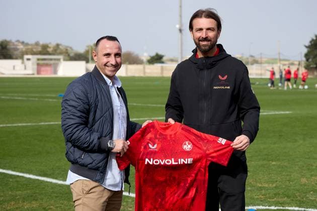 1. FC Kaiserslautern winter training camp in Malta 2025. Maltese former 1. FC Kaiserslautern soccer player Michael Mifsud (left) receives a club jersey memento from Thomas Hengen (right), club managing director, prior to a 1. FC Kaiserslautern training event at the Training Grounds in Ta Qali, Malta, on January 7, 2025. The 2. Bundesliga German team undergoes a week-long winter training camp in Malta starting January 3, 2025. Rabat Ta Qali Malta  Copyright: xDomenicxAquilinax originalFilename:aquilina-1fckaise250107_npBHt.jpg