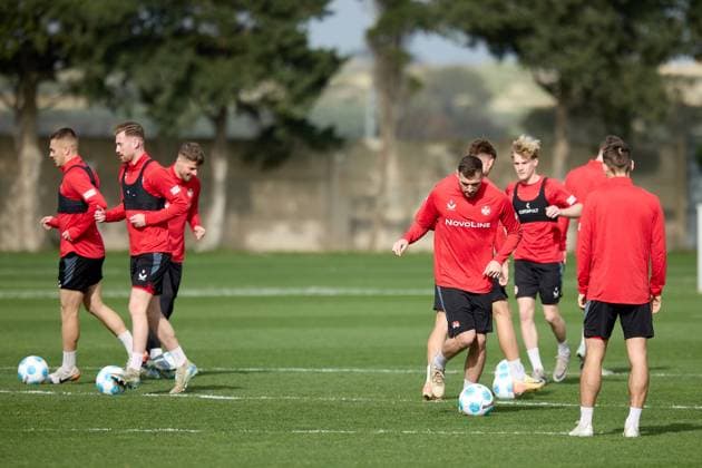 1. FC Kaiserslautern winter training camp in Malta 2025. FC Kaiserslautern soccer players train at the Training Grounds in Ta Qali, Malta, on January 7, 2025. The 2. Bundesliga German team undergoes a week-long winter training camp in Malta starting from January 3, 2025. Rabat Ta Qali Malta  Copyright: xDomenicxAquilinax originalFilename:aquilina-1fckaise250107_npWhe.jpg