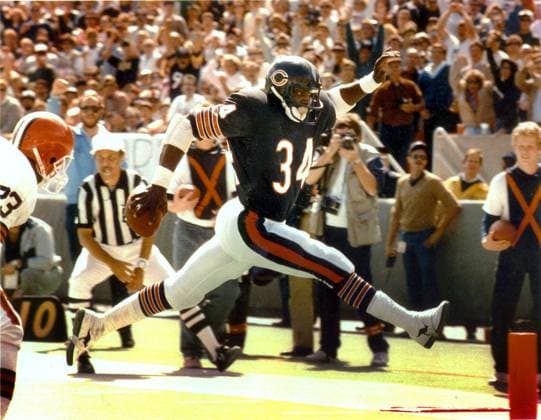 Archivbilder der Woche SPORT KW02 Walter Payton Walter Payton strides into the end zone during a game against the Cleveland Browns in 1986. (Ed Wagner, Jr. Chicago Tribune TNS) CHICAGO IL USA EDITORIAL USE ONLY Copyright: xx 1243804 EdxWagner,xJr.x krtphotoslive843519