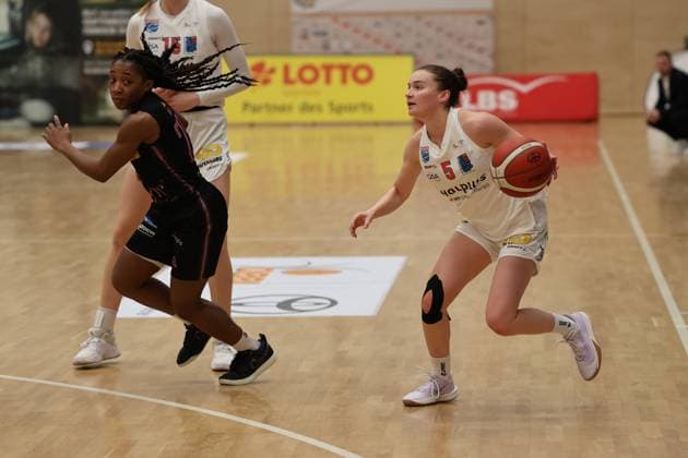 08.01.2025, Basketball, Frauen, DBBL Pokal, Saison 2024 2025, Saarlouis Royals - Syntainics MBC, Martha Burse (Saarlouis Royals), Nicole Brochlitz (MBC Syntainics) Saarlouis Stadtgartenhalle Saarland Deutschland (DE) Copyright: xSebastianxBachx