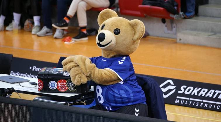 BAU 08.01.2025 Stuttgart Volleyball Allianz MTV Stuttgart vs. BKS Bostik ZGO Bielsko - Biala, das Stuttgarter Maskottchen Charly schaut sich das Spiel an