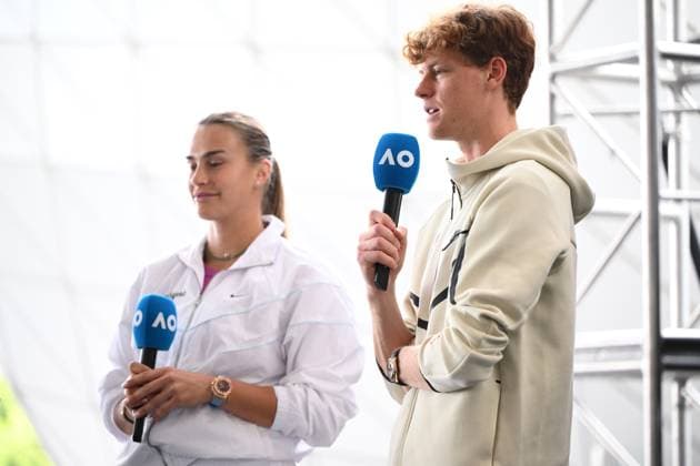TENNIS AUSTRALIAN OPEN DRAW, Aryna Sabalenka of Belarus (left) and Jannik Sinner of Italy speak during the draw for the 2025 Australian Open tennis tournament, at Melbourne Park, Melbourne, Thursday, January 09, 2025. ( NO ARCHIVING, EDITORIAL USE ONLY, NO USE IN BOOKS WITHOUT CONSENT Melbourne Victoria Australia  Copyright: xJOELxCARRETTx 20250109151219333434