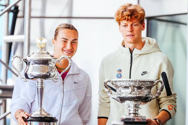 January 9, 2025: MELBOURNE, AUSTRALIA - JANUARY 09: Aryna Sabalenka of Belarus and Jannik Sinner of Italy present the trophies for the official draw ahead of the 2025 Australian Open at Melbourne Park on January 9, 2025 in Melbourne, Australia. Melbourne Australia - ZUMAp121 20250109_zsp_p121_035 Copyright: xChrisxPutnamx