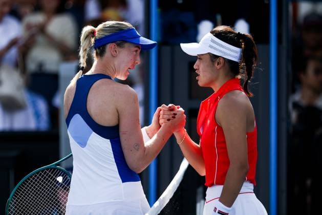 January 9, 2025: MELBOURNE, AUSTRALIA - JANUARY 09: Sijia Wei of China beats Nina Stojanovic of Serbia in final qualifying for the 2025 Australian Open at Melbourne Park on January 9, 2025 in Melbourne, Australia. - ZUMAp121 20250109_zsp_p121_076 Copyright: xChrisxPutnamx