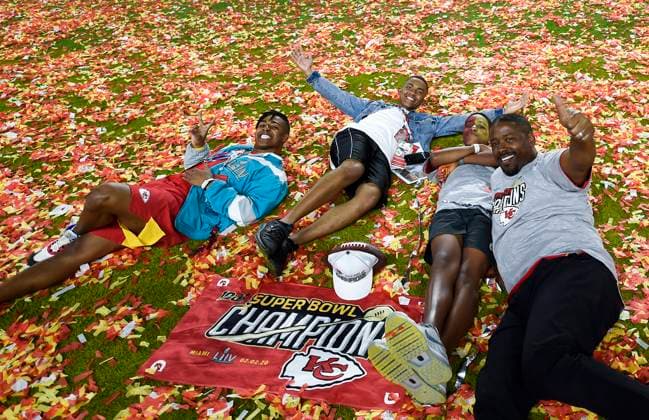 Super Bowl 2020 - 49ers VS. Chiefs Along with his sons, Kansas City Chiefs defensive back coach Dave Merritt, right, celebrates after a 31-20 victory in Super Bowl LIV against the San Francisco 49ers on Sunday, Feb. 2, 2020, at Hard Rock Stadium in Miami Gardens, Fla. (Tammy Ljungblad Kansas City Star TNS) Miami Gardens FL USA EDITORIAL USE ONLY Copyright: xx 1560716 TammyxLjungbladx krtphotoslive881195