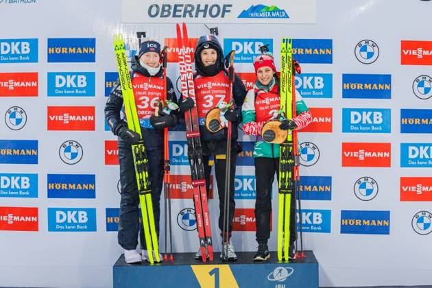 Sport Themen der Woche KW02 Sport Bilder des Tages Flower Ceremony, Blumenzeremonie; von links: Maren Kirkeeide (NOR, Norwegen), Paula Botet (FRA, Frankreich), Milena Todorova (BUL, Bulgarien), 09.01.2025, Oberhof (Deutschland), IBU World Cup Biathlon Oberhof 2025 *** Flower Ceremony from left Maren Kirkeeide NOR, Norway , Paula Botet FRA, France , Milena Todorova BUL, Bulgaria , 09 01 2025, Oberhof Germany , IBU World Cup Biathlon Oberhof 2025 xprx