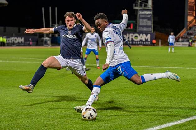 Dundee v Rangers William Hill Premiership Josh Mulligan of Dundee as Rabbi Matondo of Rangers crosses the ball during the William Hill Premiership match at Kilmac Stadium, Dundee UK Newspapers OUT Copyright: xJamiexJohnstonx FIL-21214-0073