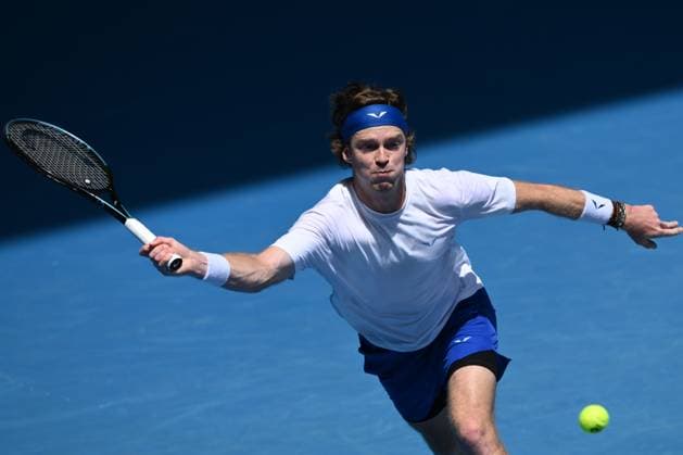 Sport Bilder des Tages TENNIS AUSTRALIAN OPEN, Andrey Rublev of Russia during a practice session ahead of the Australian Open at Melbourne Park in Melbourne, Friday, January 10, 2025. ( NO ARCHIVING, EDITORIAL USE ONLY, NO USE IN BOOKS WITHOUT CONSENT Melbourne Victoria Australia  Copyright: xJOELxCARRETTx 20250110125599486058