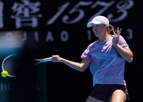 (250110) -- MELBOURNE, Jan. 10, 2025 -- Iga Swiatek of Poland attends a training session during the Australian Open tennis tournament in Melbourne, Australia, Jan. 10, 2025. (Photo by Xinhua) (SP)AUSTRALIA-MELBOURNE-TENNIS-AUSTRALIAN OPEN-TRAINING ChuxChen 