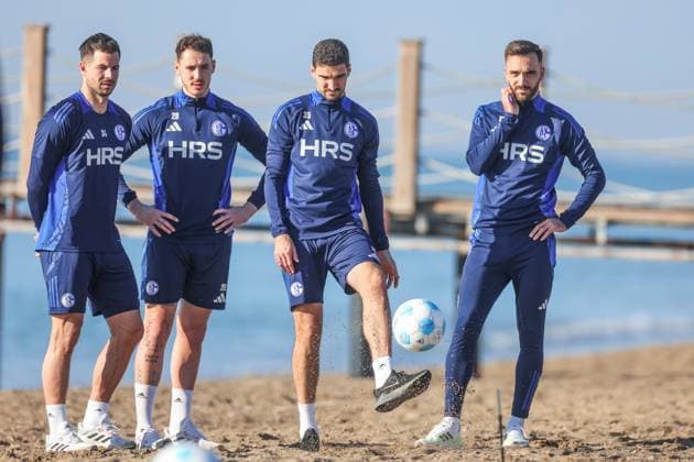 10.01.2025, Fussball, Saison 2024 2025, 2. Liga, Trainingslager FC Schalke 04 in Belek Türkei, v. l. Michael Langer (FC Schalke 04), Justin Heekeren (FC Schalke 04), Marcin Kaminski (FC Schalke 04), Kenan Karaman (FC Schalke 04) Belek Türkei xRHR-FOTO TRx