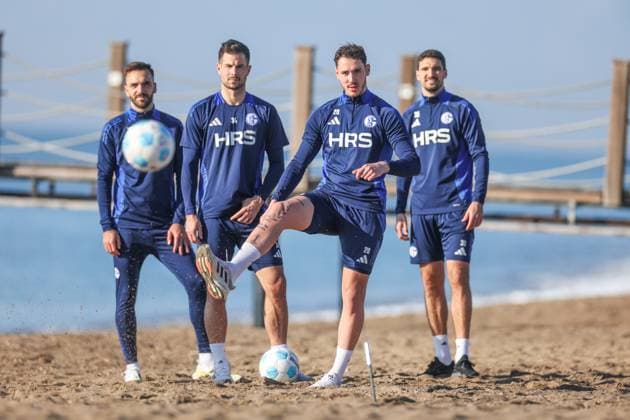 10.01.2025, Fussball, Saison 2024 2025, 2. Liga, Trainingslager FC Schalke 04 in Belek Türkei, v. l. Kenan Karaman (FC Schalke 04), Michael Langer (FC Schalke 04), Justin Heekeren (FC Schalke 04), Marcin Kaminski (FC Schalke 04) Belek Türkei xRHR-FOTO TRx