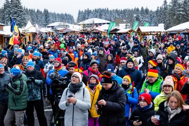 10.01.2025, GER, Biathlon, Saison 24 25, BMW IBU World Cup Biathlon Oberhof, Andre Schnurrer Auftritt von Andre Schnurrer im Hüttendorf 98559 Oberhof LOTTO Thüringen ARENA am Rennst Thüringen Deutschland
