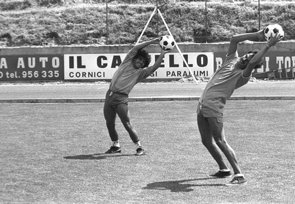Archivbilder der Woche SPORT KW02 Diego Armando Maradona CASTEL del PIANO, ITALY - AUGUST 2: Diego Armando Maradona during the retreat of the Napoli, S.S.C on August 2, 1984 in Castel del Piano, Italy. Castel del Piano Grosseto Italy Copyright: xStefanoxMontesix