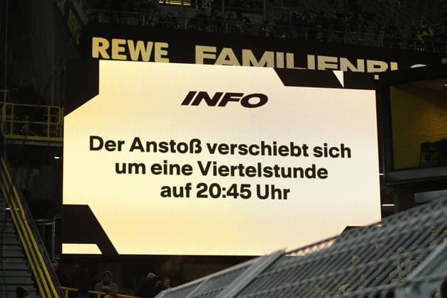 Sport Themen der Woche KW02 Sport Bilder des Tages DORTMUND - Announcement with match is delayed due to problems on the road during the Bundesliga match between Borussia Dortmund and Bayer Leverkusen at the Signal Iduna Park on Jan. 10, 2025 in Dortmund, Germany. ANP Hollandse Hoogte BART STOUTJESDIJK Bundesliga 2024 25 xVIxANPxSportx xBartxStoutjesdijkxIVx 517165879 originalFilename: 517165879.jpg