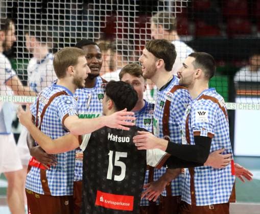 Herrschinger Freude ueber einen PUnktgewinn, He-Volleyballl, Bundesliga 2024 25 WWK Volleys Herrsching vs VfB Friedrichshafen, 10.01.25, BMW Park Copyright: WolfgangxFehrmann