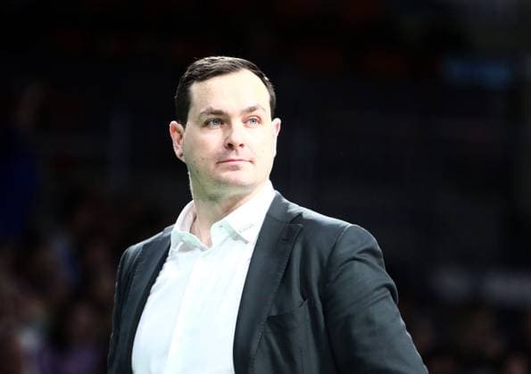 headcoach Thomas RANNER (Herrsching), mit Zuversicht He-Volleyballl, Bundesliga 2024 25 WWK Volleys Herrsching vs VfB Friedrichshafen, 10.01.25, BMW Park Copyright: WolfgangxFehrmann