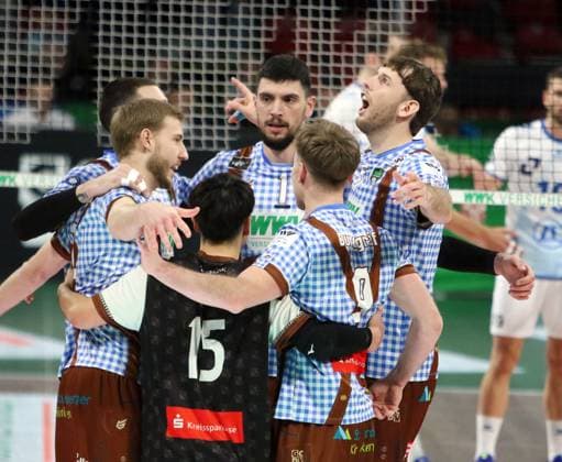 Herrschinger Freude nach einem Punktgewinn, He-Volleyballl, Bundesliga 2024 25 WWK Volleys Herrsching vs VfB Friedrichshafen, 10.01.25, BMW Park Copyright: WolfgangxFehrmann