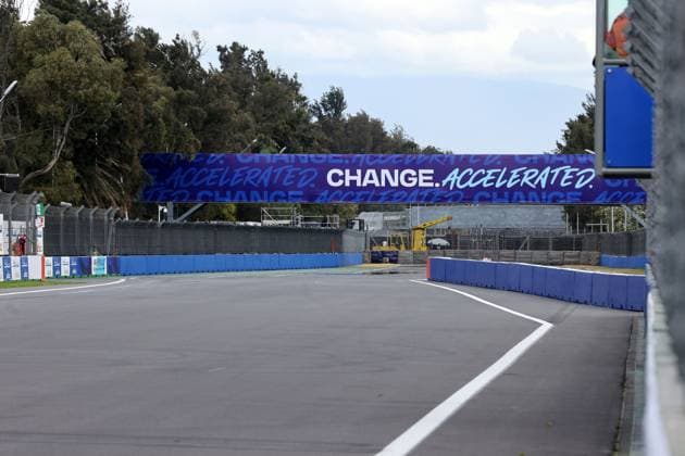 Durch eine Mauer rechts verengte Start-Zielgerade beim anbremsen der 1. Kurve,, FIA Formel E Weltmeisterschaft Saison 11, Mexiko City E- Prix, 10.01.2025, Mexiko, Diskussionen