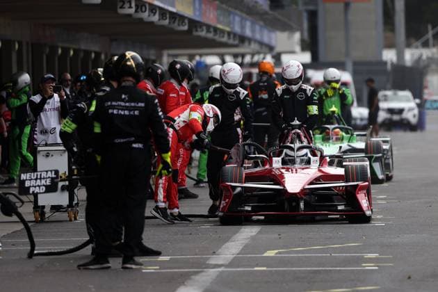 Oliver Rowland (GBR) Nissan beim Schnellladen in der Boxengasse, FIA Formel E Weltmeisterschaft Saison 11, Mexiko City E- Prix, 10.01.2025, Mexiko, 1Shake down, Test