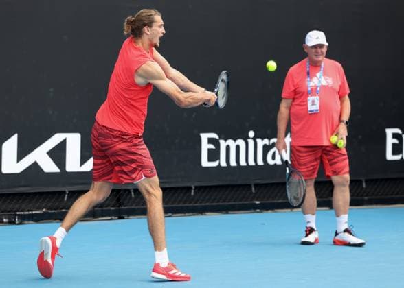 Alexander Zverev (GER) und Team beim Training, Australian Open 2024, Melbourne Park, Melbourne, Victoria, Australia. Copyright: xJuergenxHasenkopfx
