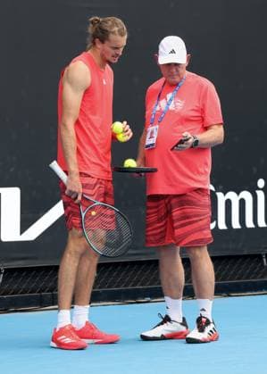 Alexander Zverev (GER) und Team beim Training, Australian Open 2024, Melbourne Park, Melbourne, Victoria, Australia. Copyright: xJuergenxHasenkopfx