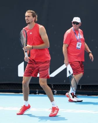 Alexander Zverev beim Training , im Hintergrund Vater Alexander, Australian Open 2024, Melbourne Park, Melbourne, Victoria, Australia. Copyright: xJuergenxHasenkopfx
