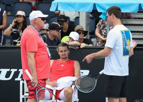 Alexander Zverev mit Bruder Mischa und Vater Alexander, Training,Australian Open 2024, Melbourne Park, Melbourne, Victoria, Australia. Copyright: xJuergenxHasenkopfx