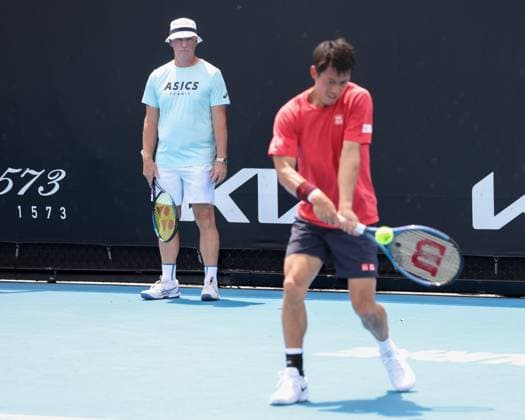 Kei Nishikori (unscharf) und Trainer, coach Thomas Johansson, Training, Australian Open 2024, Melbourne Park, Melbourne, Victoria, Australia. Copyright: xJuergenxHasenkopfx