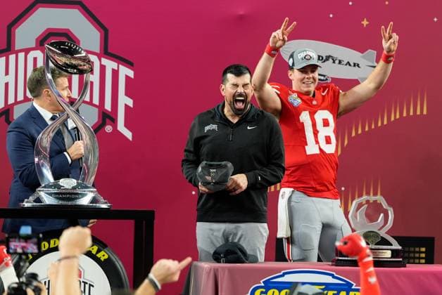 Sport Themen der Woche KW02 Sport Bilder des Tages ESPN host Rece Davis, head coach Ryan Day (Ohio State Buckeyes) and quarterback Will Howard (Ohio State Buckeyes, 18) on stage during the trophy presentation USA, Texas Longhorns vs Ohio State Buckeyes, College Football, Cotton Bowl Classic CFP Semifinal Game, 10.01.2025 USA, Texas Longhorns vs Ohio State Buckeyes, College Football, Cotton Bowl Classic CFP Semifinal Game, 10.01.2025 Arlington *** ESPN host Rece Davis, head coach Ryan Day Ohio State Buckeyes and quarterback Will Howard Ohio State Buckeyes, 18 on stage during the trophy presentation USA, Texas Longhorns vs Ohio State Buckeyes, College Football, Cotton Bowl Classic CFP Semifinal Game, 10 01 2025 USA, Texas Longhorns vs Ohio State Buckeyes, College Football, Cotton Bowl Classic CFP Semifinal Game, 10 01 2025 Arlington Copyright: xEibner-Pressefoto ScottxColemanx EP_SCN