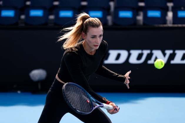 January 11, 2025: MELBOURNE, AUSTRALIA - JANUARY 11: Yana Sizikova during practice ahead of the 2025 Australian Open at Melbourne Park on January 11, 2025 in Melbourne, Australia. - ZUMAp121 20250111_zsp_p121_041 Copyright: xChrisxPutnamx