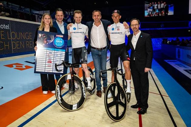 HAVIK Yoeri, POLITT Nils: Sixdays Bremen 2025 Team 1 - HERMES SYSTEME - HAVIK Yoeri ( NED ) - Black - POLITT Nils ( GER ) - Red Querformat - quer - horizontal - Landscape - Event Veranstaltung: Sixdays Bremen 2025 - Category Kategorie: Cycling - Track cycling, Rad, Radsport, Bahnrad, Bahn Sixdays - Elite Men - Location Ort: Europe Germany - Bremen - ÖVB Arena - Discipline: Madison - Distance: ... m - Date Datum: 10.01.2025 Friday Day 1 -