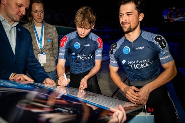 WINKLER Oskar, KOKAS Raphael: Sixdays Bremen 2025 Team 8 - NORDWEST TICKET - WINKLER Oskar ( DEN ) - Black - KOKAS Raphael ( AUT ) - Red Querformat - quer - horizontal - Landscape - Event Veranstaltung: Sixdays Bremen 2025 - Category Kategorie: Cycling - Track cycling, Rad, Radsport, Bahnrad, Bahn Sixdays - Elite Men - Location Ort: Europe Germany - Bremen - ÖVB Arena - Discipline: Madison - Distance: ... m - Date Datum: 10.01.2025 Friday Day 1 -