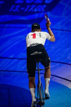 POLITT Nils: Sixdays Bremen 2025 Team 1 - HERMES SYSTEME - POLITT Nils ( GER ) - Red Award Ceremony - Medal Ceremony - Podium - Hochformat - Hoch - Vertikal - Portrait - Event Veranstaltung: Sixdays Bremen 2025 - Category Kategorie: Cycling - Track cycling, Rad, Radsport, Bahnrad, Bahn Sixdays - Elite Men - Location Ort: Europe Germany - Bremen - ÖVB Arena - Discipline: Madison - Distance: ... m - Date Datum: 10.01.2025 Friday Day 1 -
