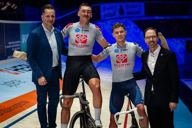 AUGENSTEIN Moritz, MALMBERG Matias: Sixdays Bremen 2025 Team 3 - SPIELBANK BREMEN - MALMBERG Matias ( DEN ) - Black - AUGENSTEIN Moritz ( GER ) - Red Querformat - quer - horizontal - Landscape - Event Veranstaltung: Sixdays Bremen 2025 - Category Kategorie: Cycling - Track cycling, Rad, Radsport, Bahnrad, Bahn Sixdays - Elite Men - Location Ort: Europe Germany - Bremen - ÖVB Arena - Discipline: Madison - Distance: ... m - Date Datum: 10.01.2025 Friday Day 1 -